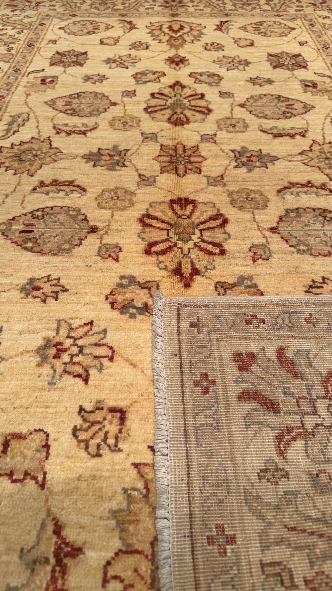 Uşak Original Hand Woven Cream Vegetable Dyed Wool Carpet 121x194 2.35 Square Meters - 4x6 ft