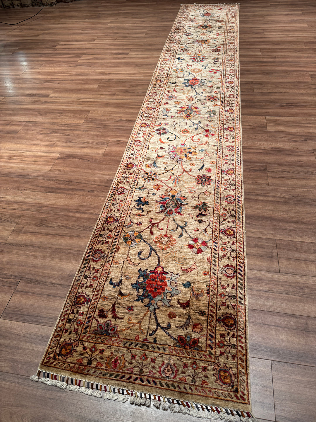 Sultani Binbirgece Uzun Yolluk Orijinal El Dokuması Bej Kök Boya Yün Halı 0.79x488 3.86 Metrekare - 3x13 ft