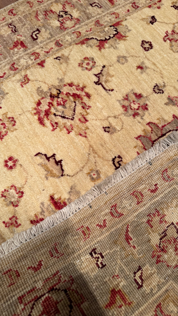 Uşak Original Hand Woven Beige Red Vegetable Dyed Wool Carpet 106x152 1.61 Square Meters - 3x5 ft