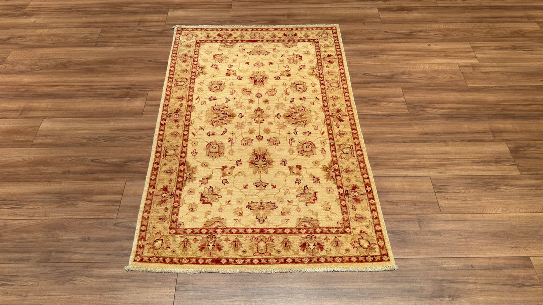 Uşak Orjinal El Dokuması Bej Kök Boya Yün Halı 103x157 1.62 Metrekare - 3x5 ft