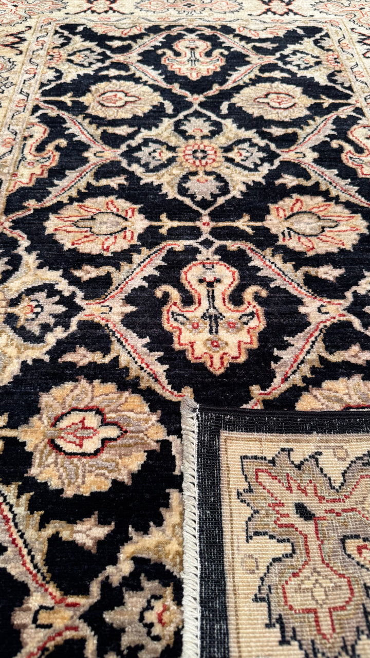 Uşak Original Hand Woven Beige Black Vegetable Dyed Wool Carpet 0.90x151 1.36 Square Meters - 3x5 ft