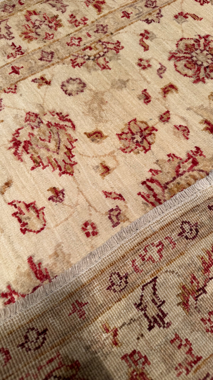 Uşak Original Hand Woven Cream Vegetable Dyed Wool Carpet 105x141 1.48 Square Meters - 3x5 ft