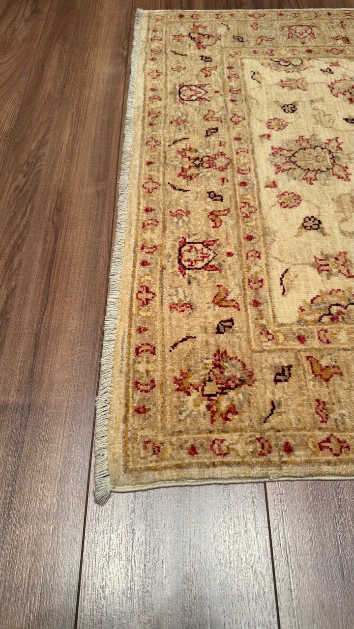 Uşak Original Hand Woven Cream Vegetable Dyed Wool Carpet 101x154 1.56 Square Meters - 3x5 ft