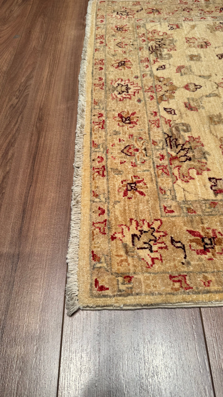 Uşak Original Hand Woven Cream Vegetable Dyed Wool Carpet 0.98x147 1.44 Square Meters - 3x5 ft