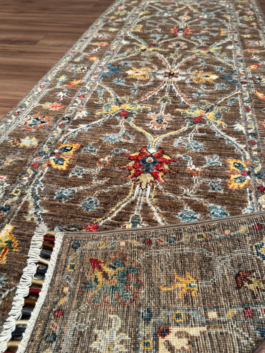 Sultani Çiçekli Yolluk Orijinal El Dokuması Kahverengi Kök Boya Yün Halı 0.75x221 1.66 Metrekare - 2x8 ft