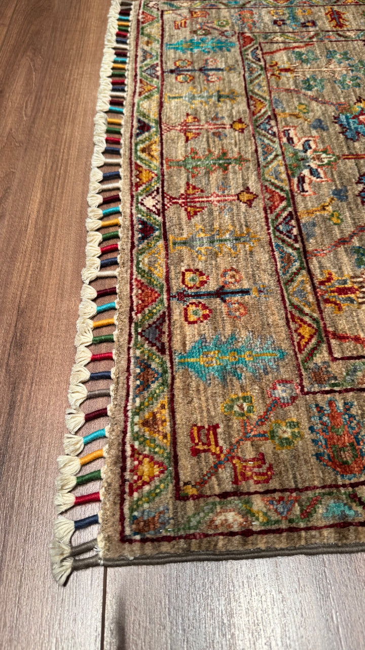 سجادة صوفية أصلية منسوجة يدويًا من Sultani Floral باللون البيج بصبغة جذرية 0.81 × 126 1.02 متر مربع - 3 × 4 قدم 