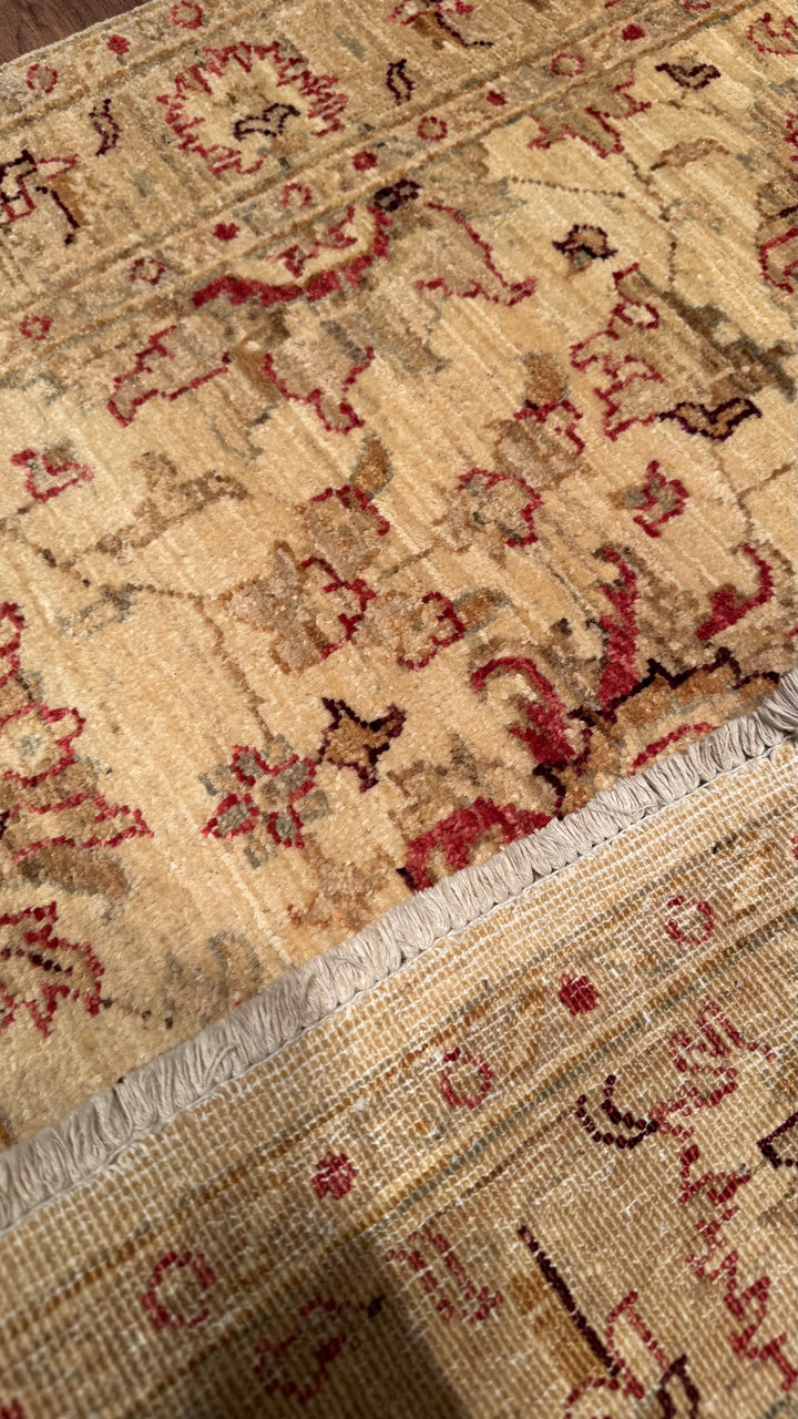 Uşak Original Hand Woven Cream Vegetable Dyed Wool Carpet 102x148 1.51 Square Meters - 3x5 ft