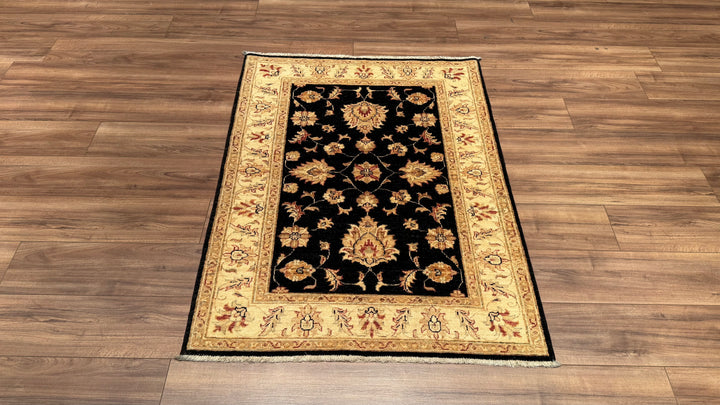 Uşak Orjinal El Dokuması Krem Siyah Kök Boya Yün Halı 105x140 1.47 Metrekare - 3x5 ft