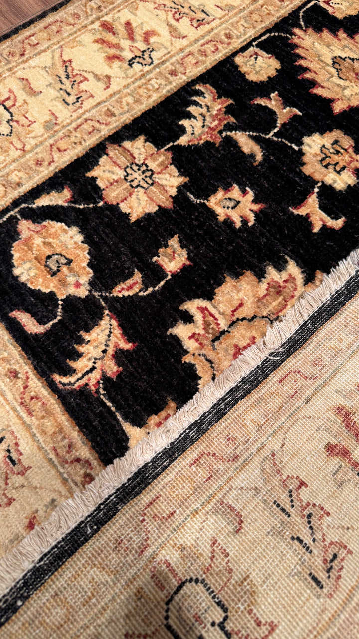 Uşak Original Hand Woven Cream Black Vegetable Dyed Wool Carpet 105x140 1.47 Square Meters - 3x5 ft