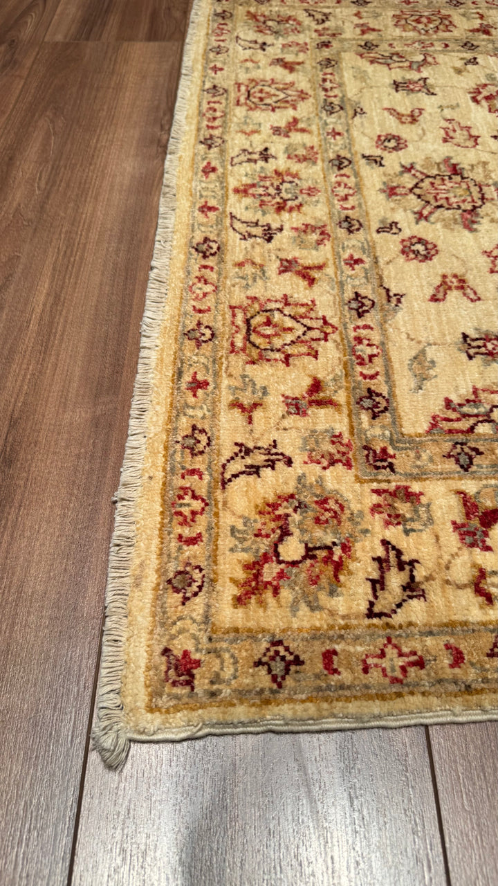 Uşak Original Hand Woven Cream Vegetable Dyed Wool Carpet 102x146 1.49 Square Meters - 3x5 ft