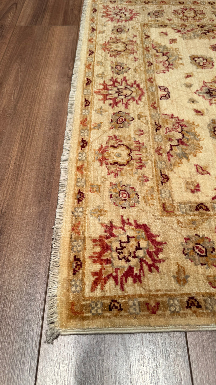 Uşak Original Hand Woven Cream Vegetable Dyed Wool Carpet 101x148 1.49 Square Meters - 3x5 ft