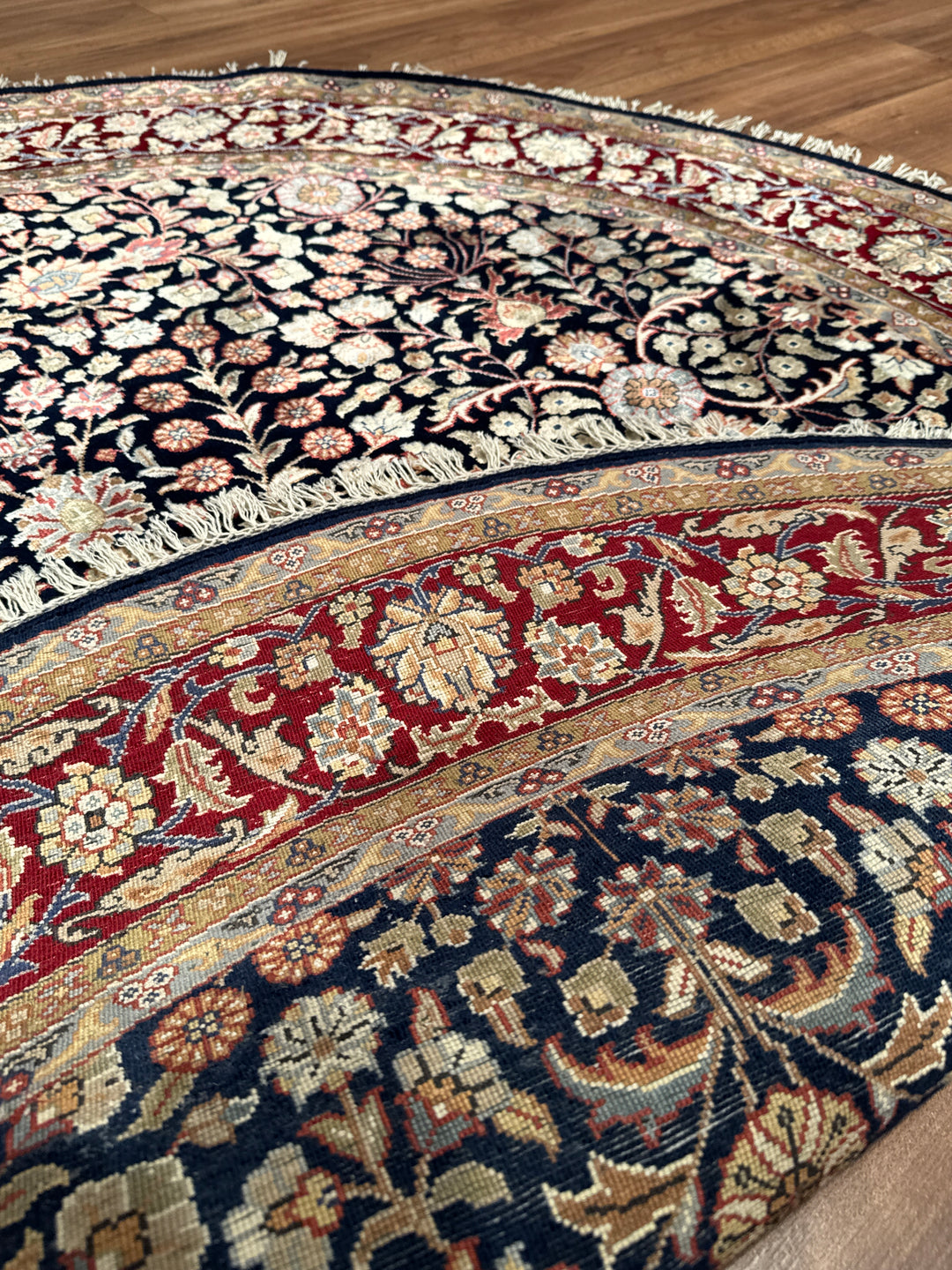Hereke Yedi Dağın Çiçeği Yuvarlak Orijinal El Dokuması Kırmızı Mavi Yün Halı 183x183 3.35 Metrekare - 6x6 ft