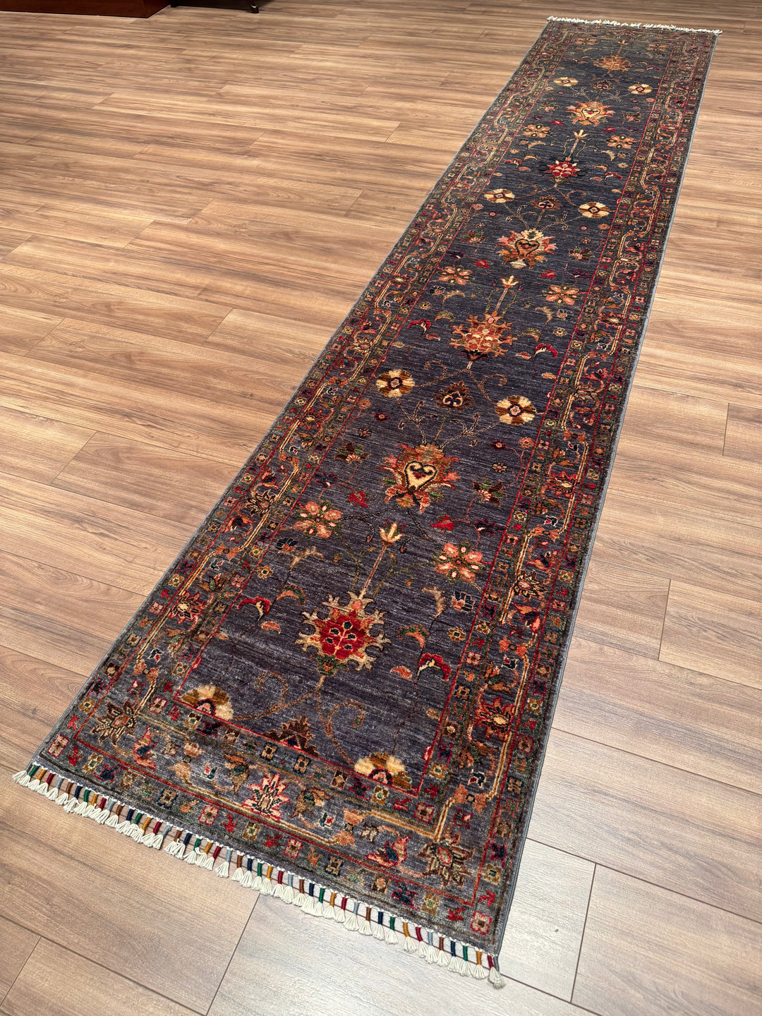 Sultani Çiçekli Yolluk Orijinal El Dokuması Gri Kök Boya Yün Halı 0.79x398 3.14 Metrekare - 3x12 ft