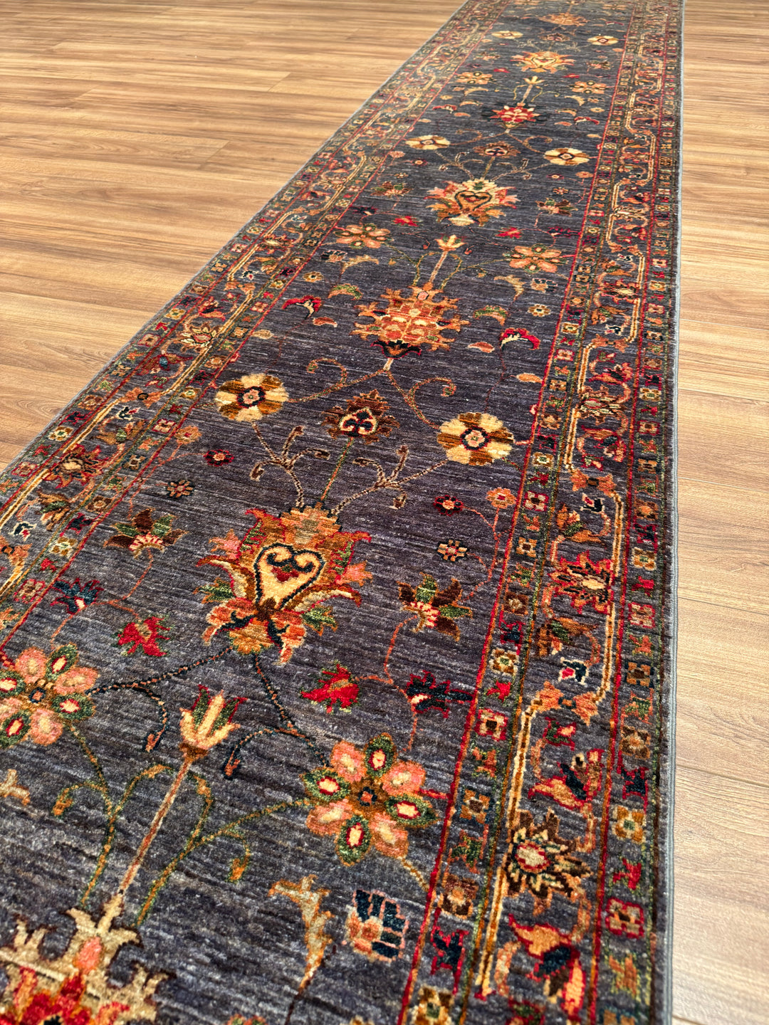 Sultani Çiçekli Yolluk Orijinal El Dokuması Gri Kök Boya Yün Halı 0.79x398 3.14 Metrekare - 3x12 ft