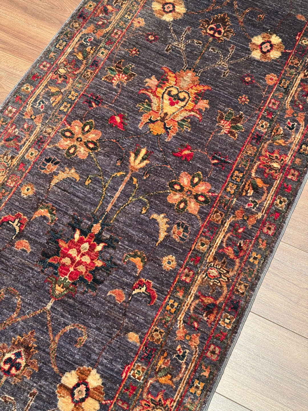 Sultani Çiçekli Yolluk Orijinal El Dokuması Gri Kök Boya Yün Halı 0.79x398 3.14 Metrekare - 3x12 ft