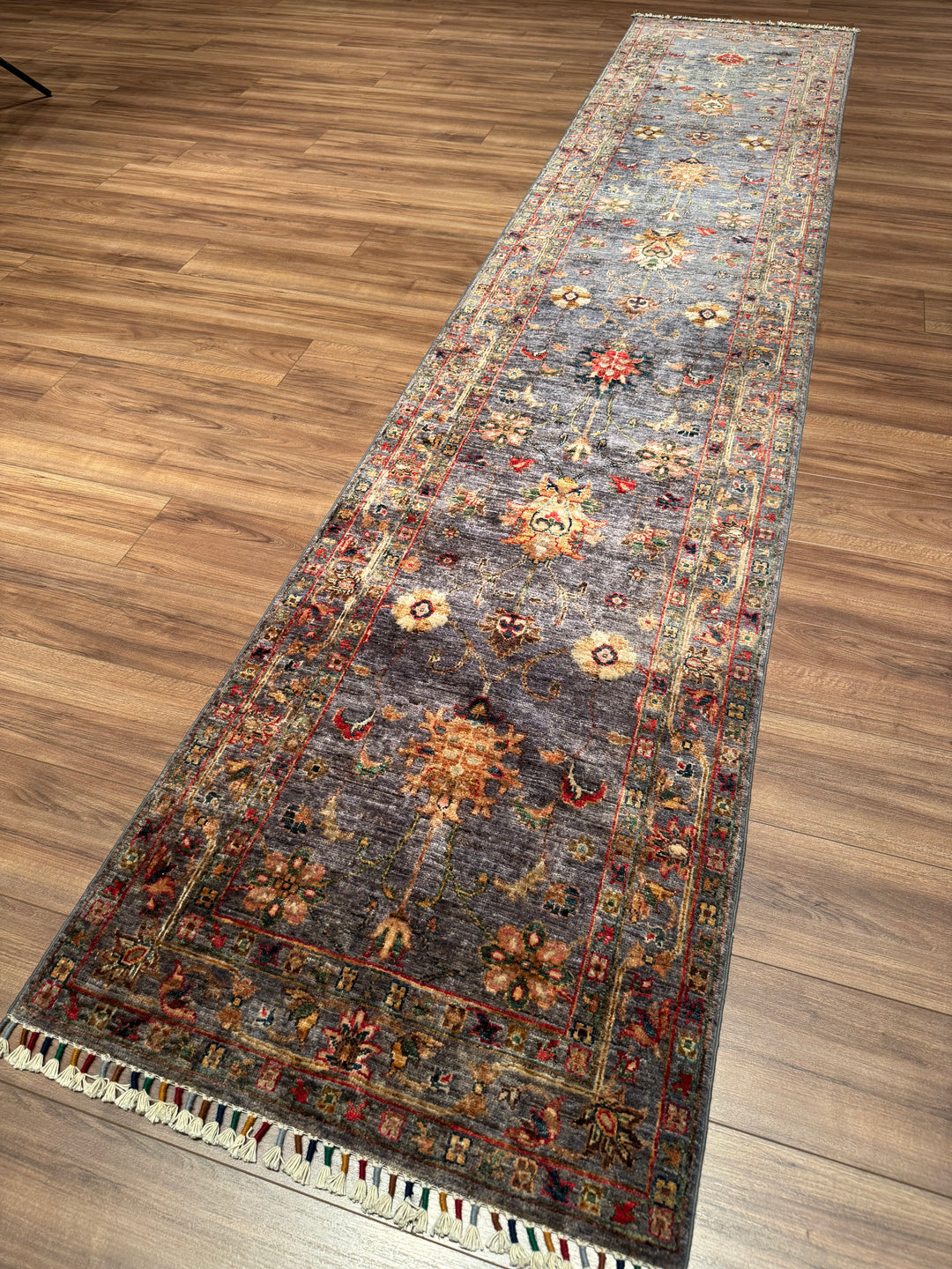 Sultani Çiçekli Yolluk Orijinal El Dokuması Gri Kök Boya Yün Halı 0.79x398 3.14 Metrekare - 3x12 ft