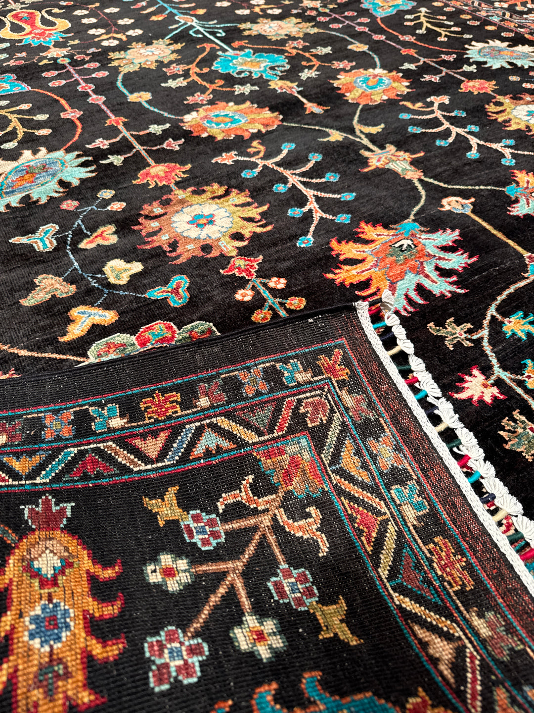 Sultani Çiçekli Orijinal El Dokuması Siyah Kök Boya Yün Halı 211x307 6.48 Metrekare - 7x10 ft