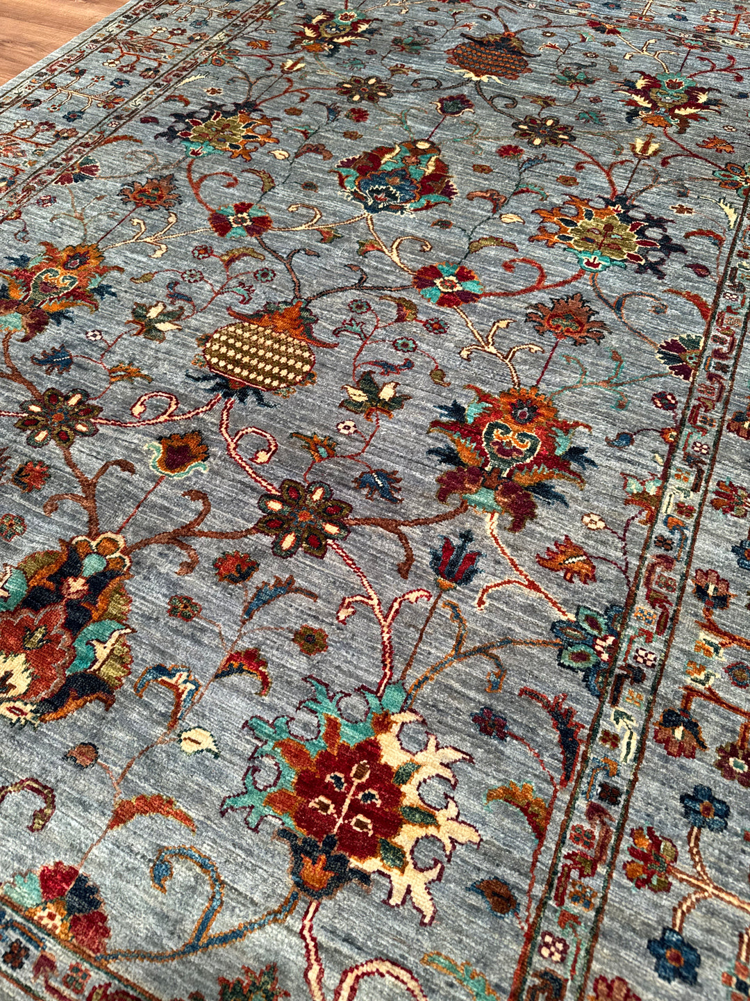 سجادة سلطاني بينبيرجيسي الأصلية المصنوعة يدويًا من الصوف الرمادي المصبوغ بصبغة الجذور، 174 × 240، 4.18 متر مربع - 6 × 8 قدم 