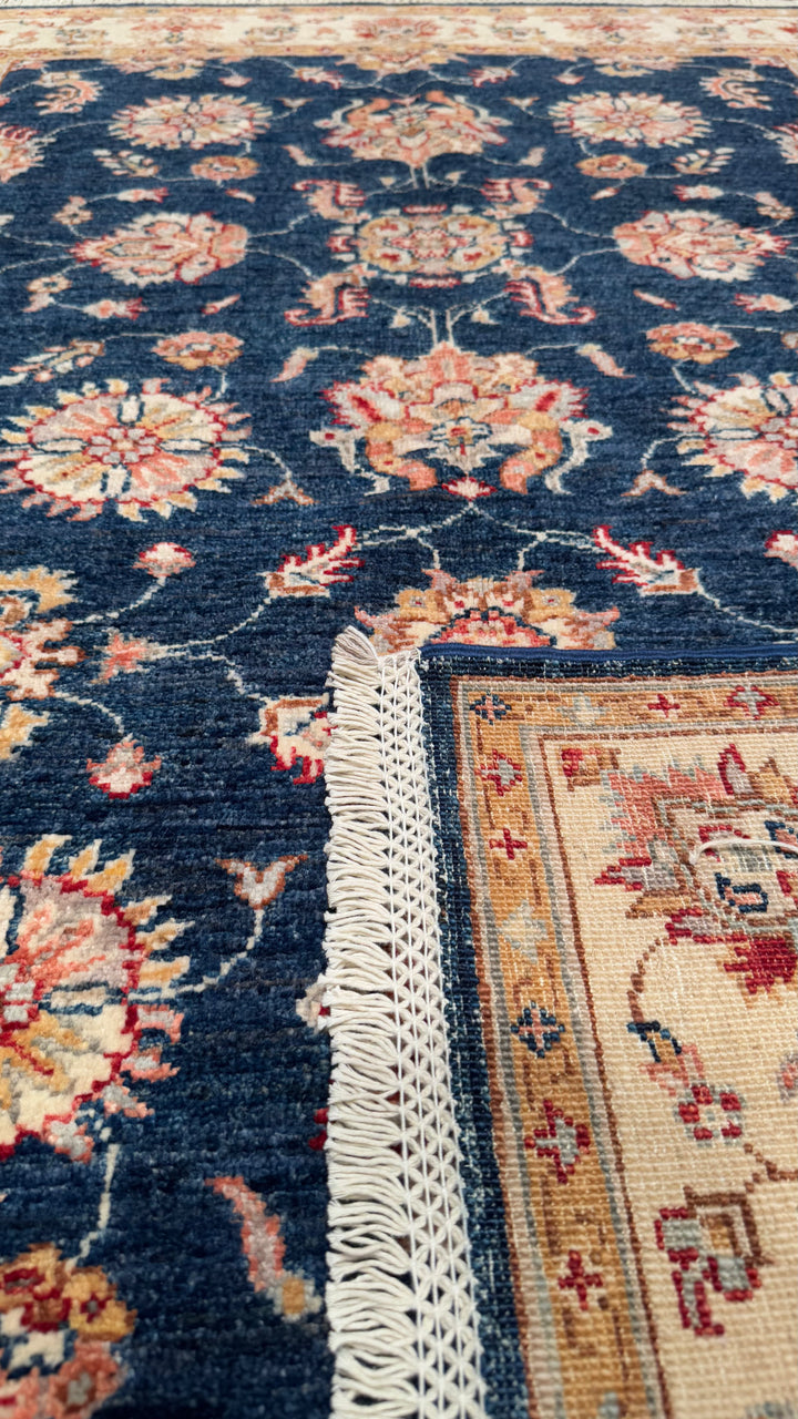 Uşak Original Hand Woven Navy Blue Cream Vegetable Dyed Wool Carpet 122x178 2.17 Square Meters - 4x6 ft