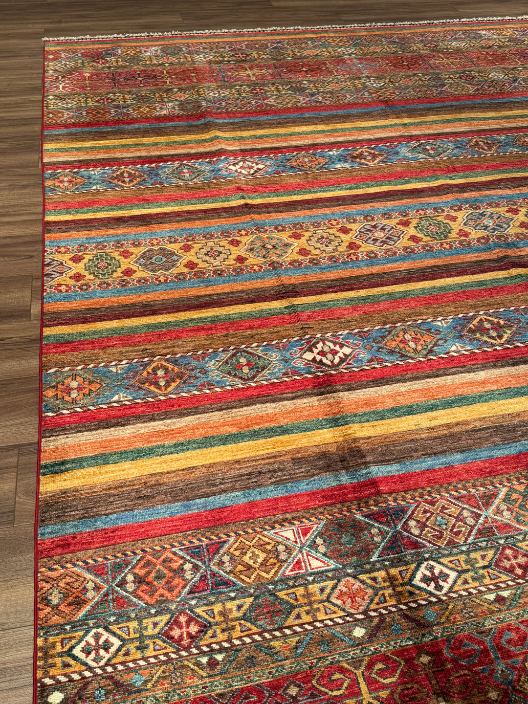 Khorjin Orijinal El Dokuması Multi Kök Boya Yün Halı 242x335 8.11 Metrekare - 8x11 ft