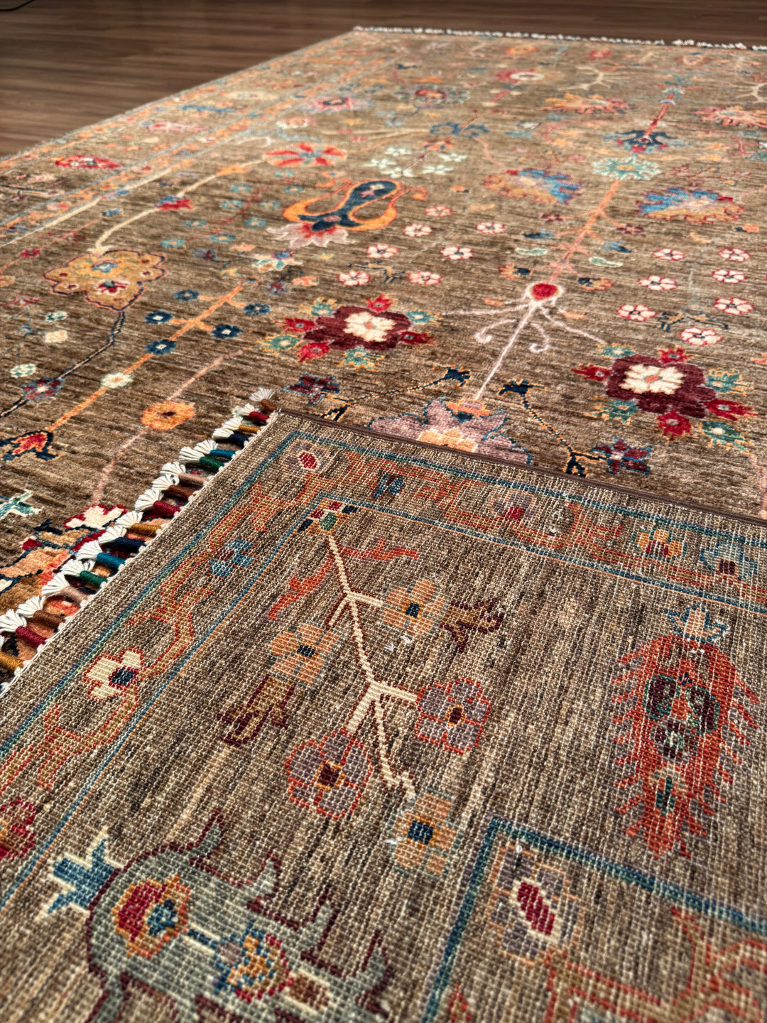 سجادة سلطاني زهرية أصلية مصنوعة يدويًا من الصوف المصبوغ بصبغة جذور الأرض، مقاس 196 × 299، 5.86 متر مربع - 7 × 10 قدم