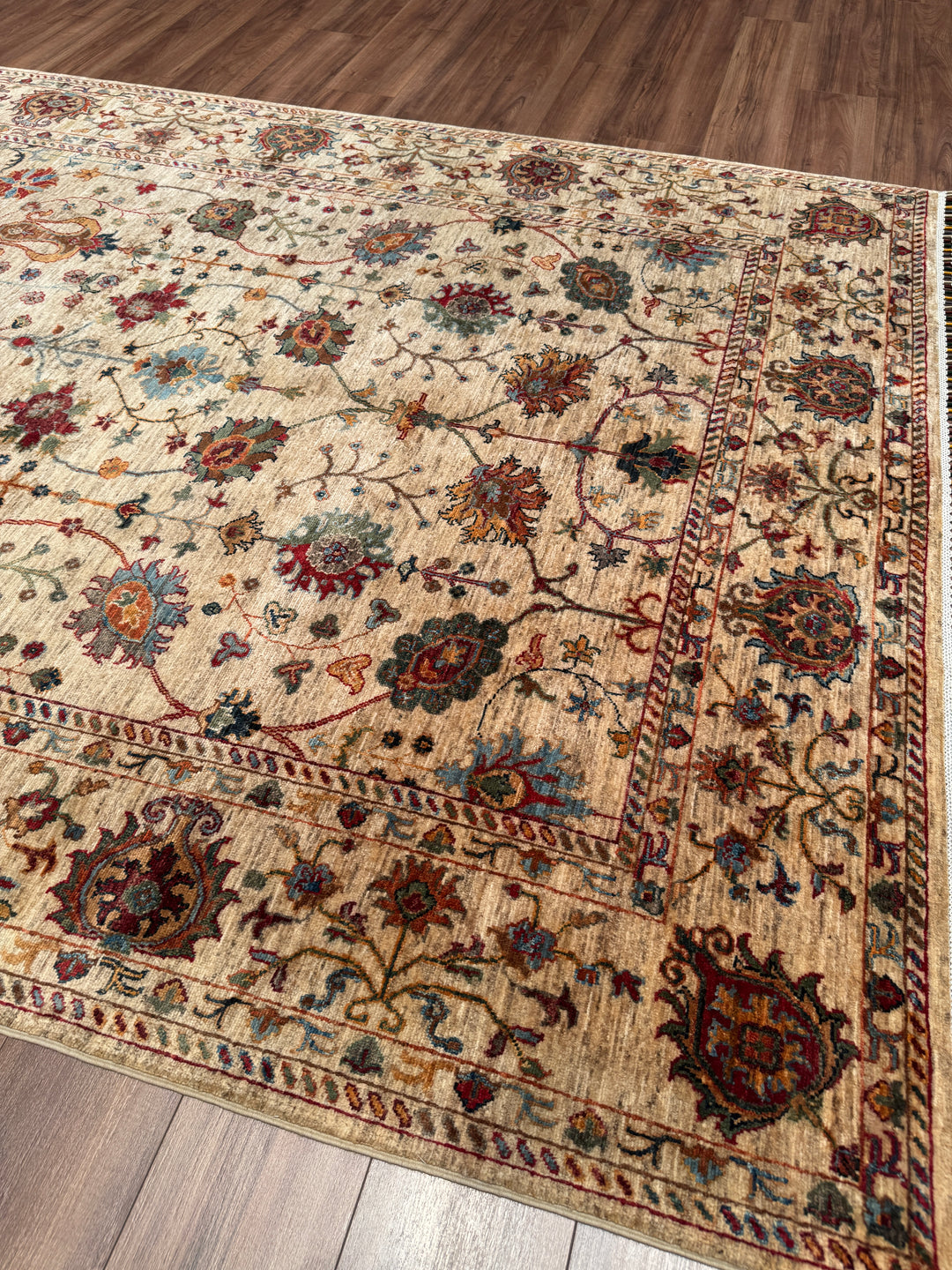 Sultani Çiçekli Orijinal El Dokuması Bej Kök Boya Yün Halı 207x289 5.98 Metrekare - 7x10 ft