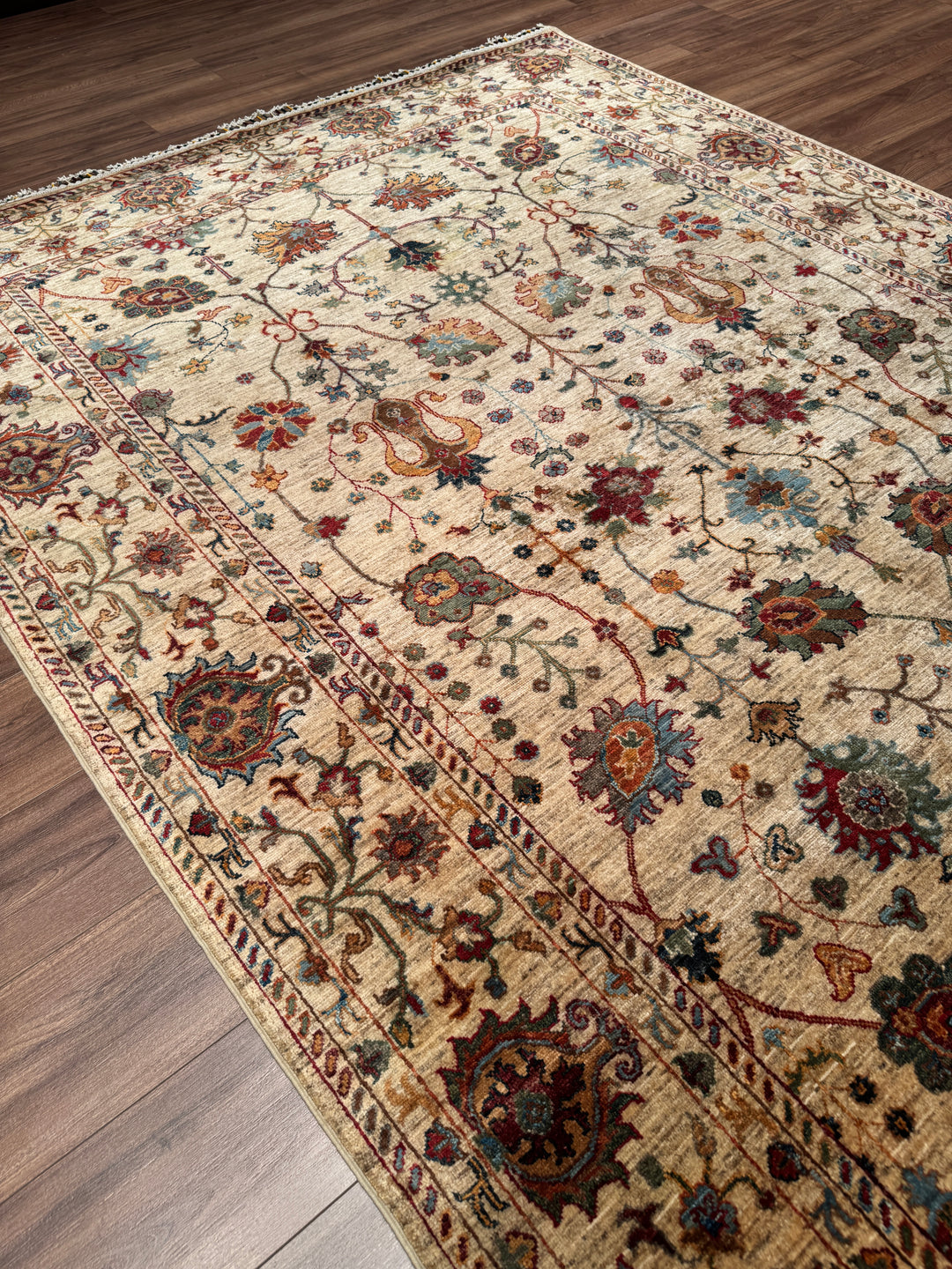 Sultani Çiçekli Orijinal El Dokuması Bej Kök Boya Yün Halı 207x289 5.98 Metrekare - 7x10 ft