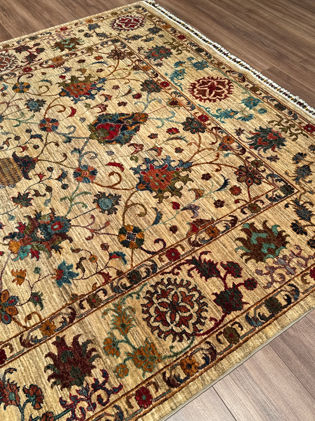 Sultani Çiçekli Orijinal El Dokuması Bej Kök Boya Yün Halı 203x312 6.33 Metrekare - 7x10 ft