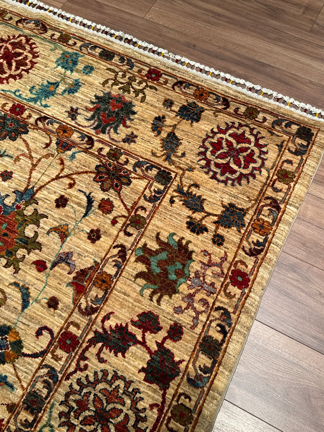 Sultani Çiçekli Orijinal El Dokuması Bej Kök Boya Yün Halı 203x312 6.33 Metrekare - 7x10 ft