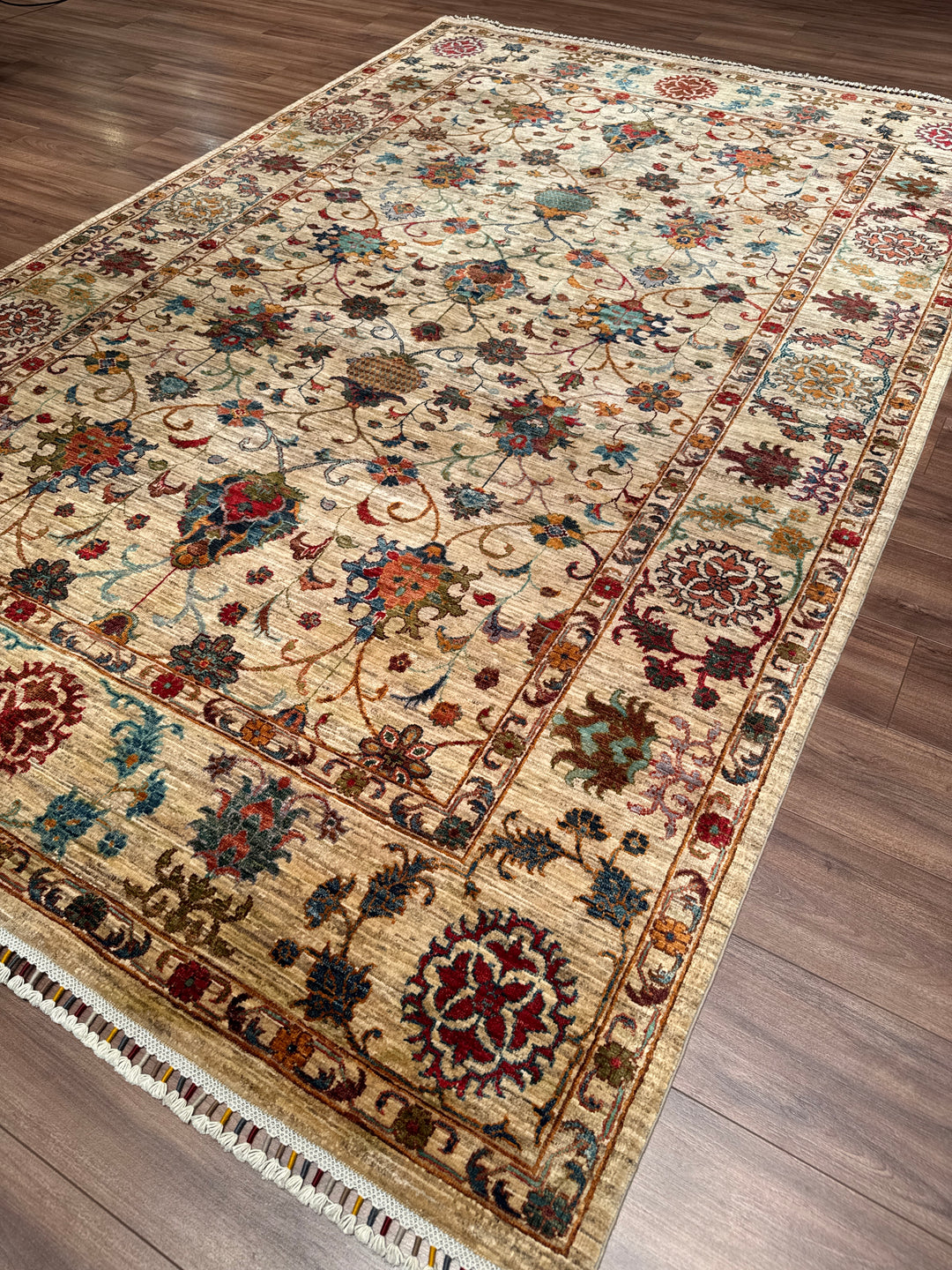Sultani Çiçekli Orijinal El Dokuması Bej Kök Boya Yün Halı 203x312 6.33 Metrekare - 7x10 ft