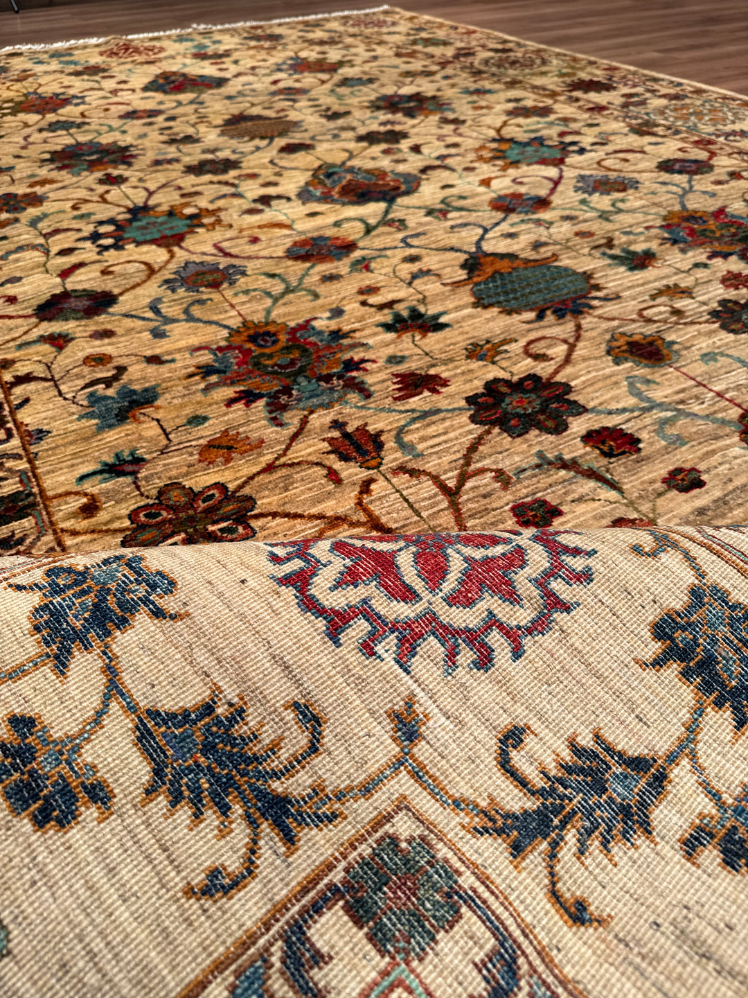 Sultani Çiçekli Orijinal El Dokuması Bej Kök Boya Yün Halı 203x312 6.33 Metrekare - 7x10 ft