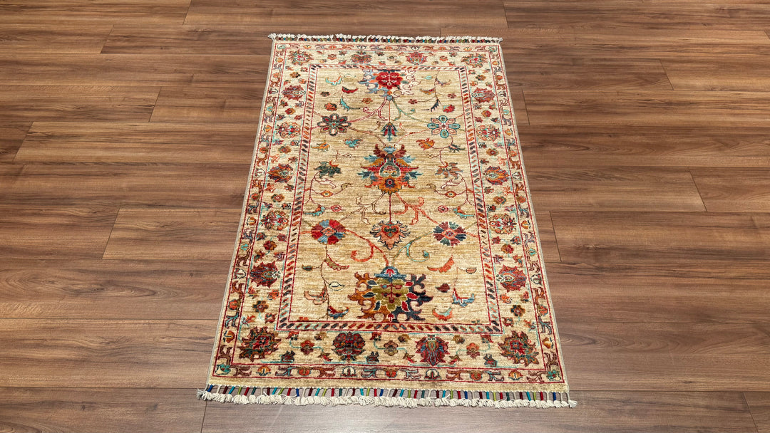 سجادة صوفية أصلية منسوجة يدويًا من Sultani Floral باللون البيج بصبغة جذرية، 0.93 × 143 متر مربع - 3 × 4 قدم 