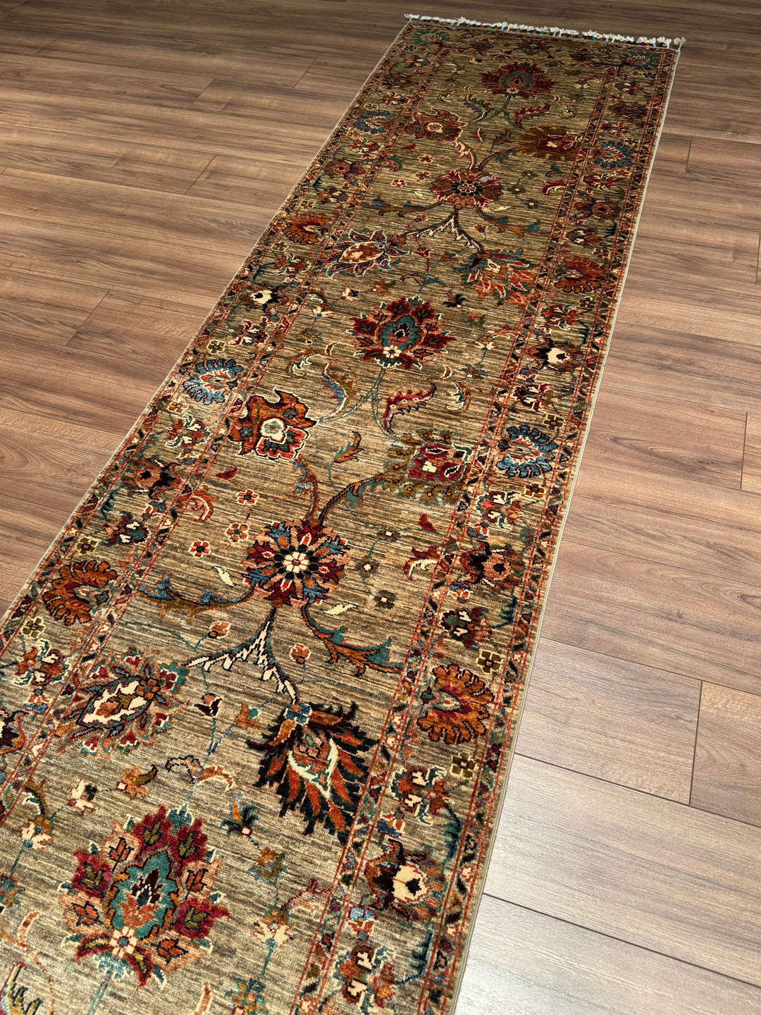 Sultani Binbirgece Yolluk Orijinal El Dokuması Bej Kök Boya Yün Halı 0.83x495 4.11 Metrekare - 3x16 ft