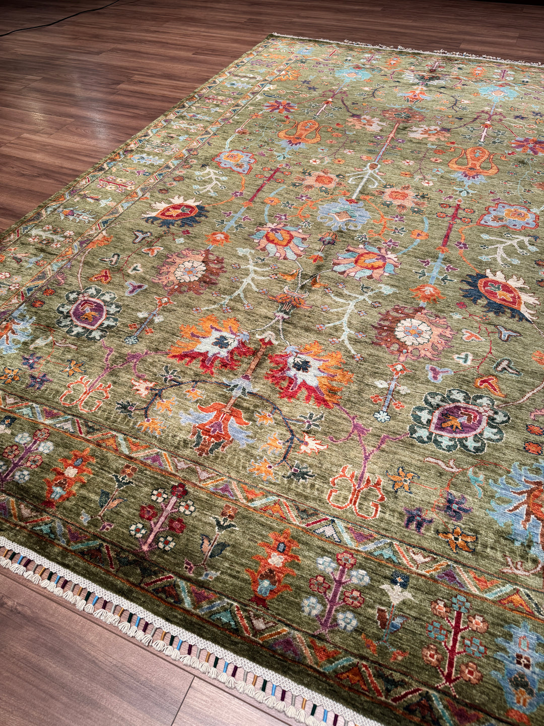 Sultani Çiçekli Orijinal El Dokuması Yeşil Kök Boya Yün Halı 207x304 6.29 Metrekare - 7x10 ft