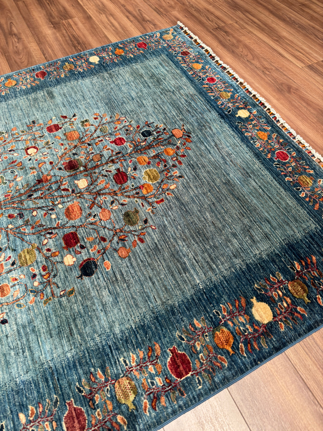 Nar Ağacı Orijinal El Dokuması Mavi Kök Boya Yün Halı 171x241 4.12 Metrekare - 5x8 ft