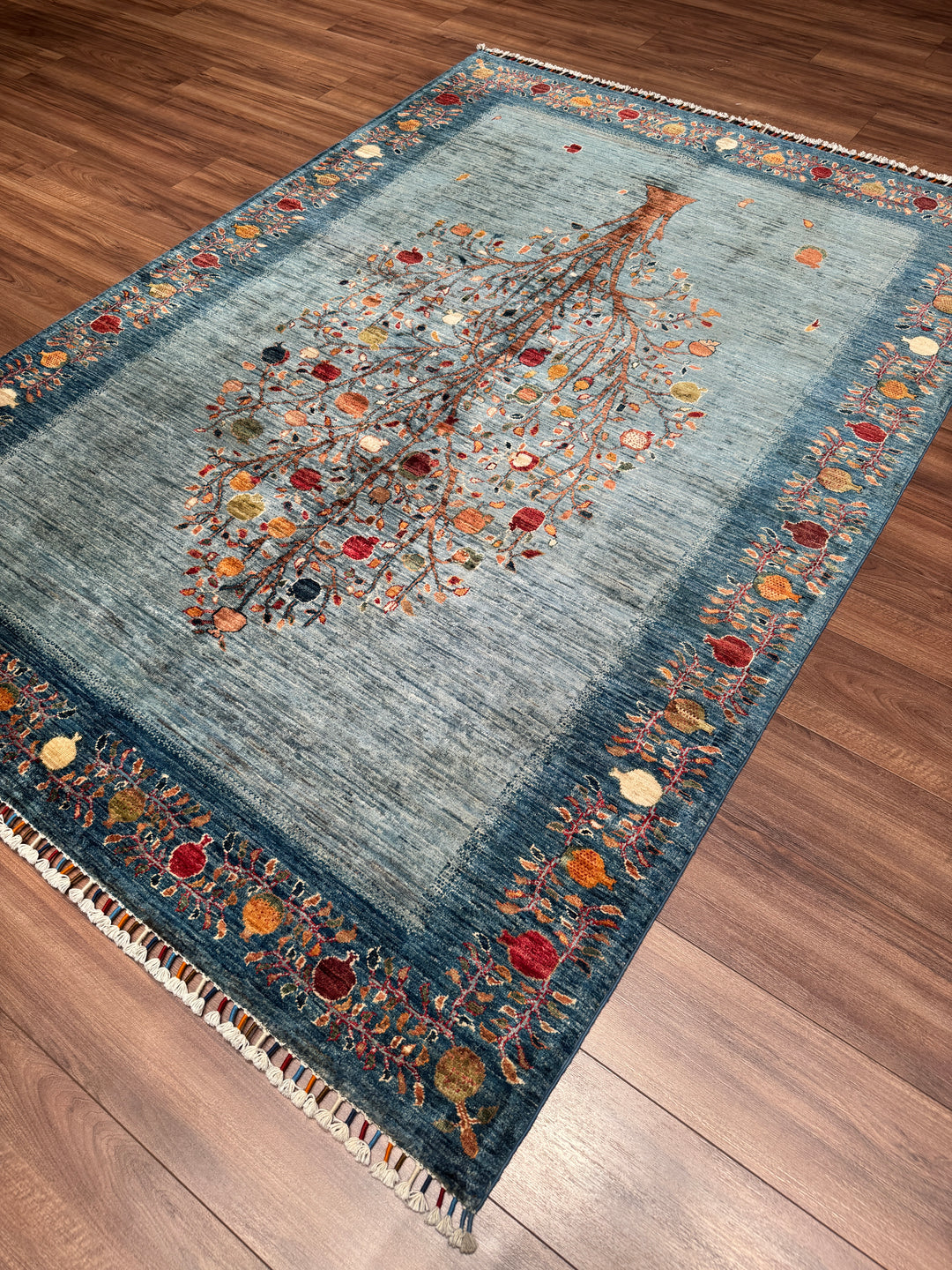 Nar Ağacı Orijinal El Dokuması Mavi Kök Boya Yün Halı 171x241 4.12 Metrekare - 5x8 ft