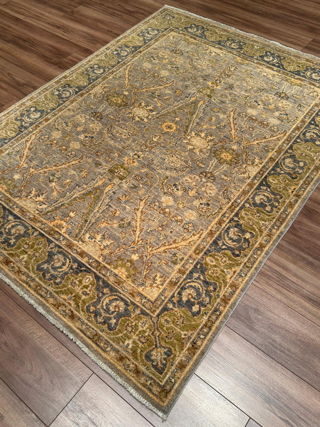 Uşak Orijinal El Dokuması Gri Bej Kök Boya Yün Halı 150x204 3.06 Metrekare - 5x6 ft