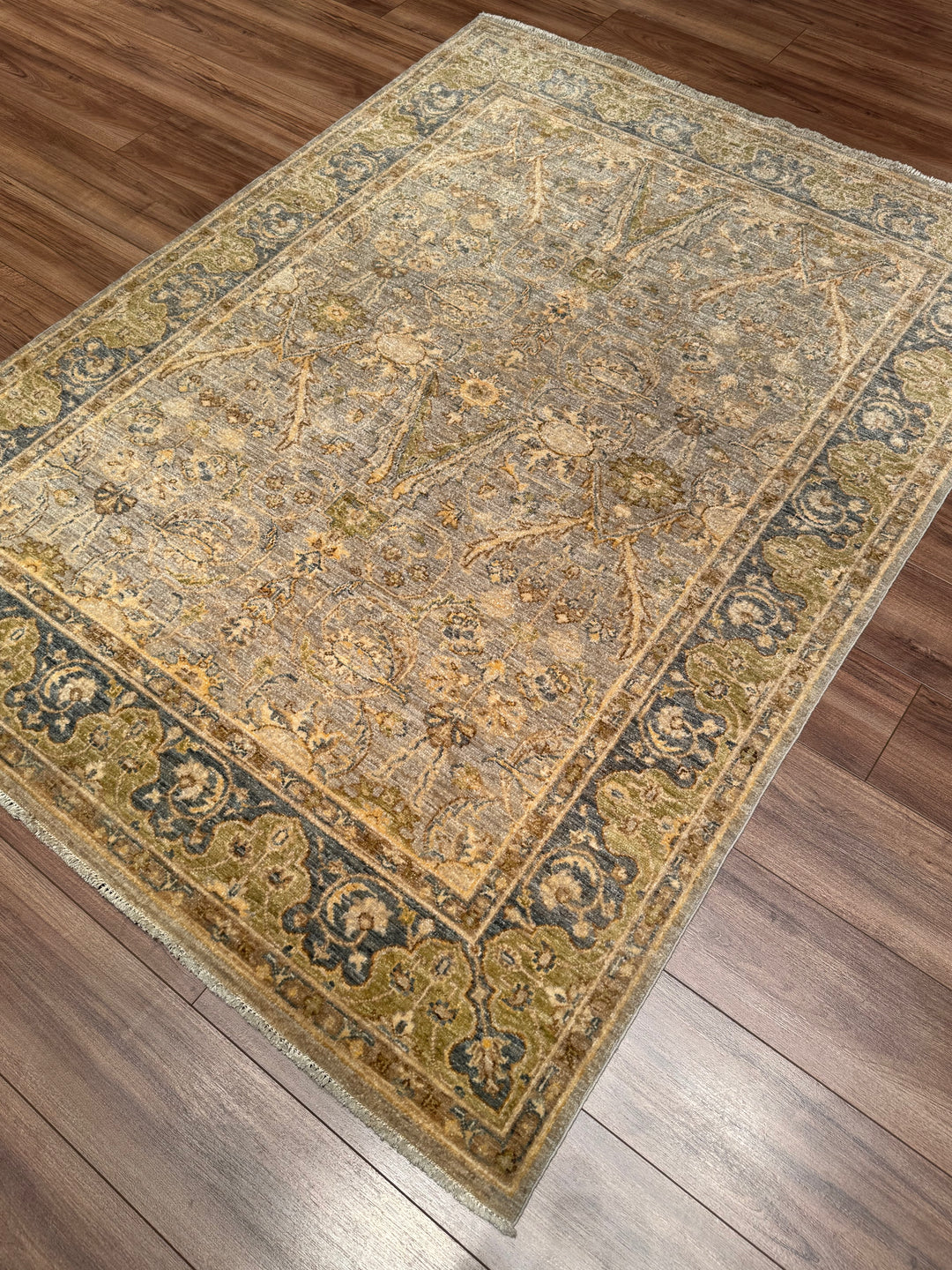 Uşak Orijinal El Dokuması Gri Bej Kök Boya Yün Halı 150x204 3.06 Metrekare - 5x6 ft