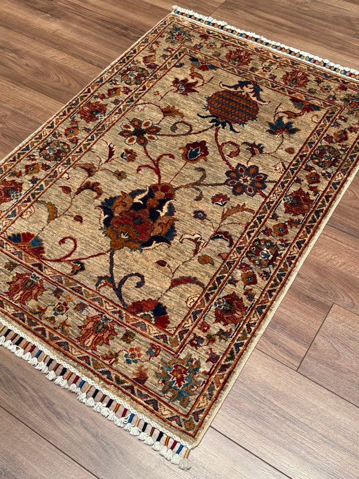Sultani Çiçekli Orijinal El Dokuması Bej Kök Boya Yün Halı 0.83x119 0.99 Metrekare - 3x4 ft