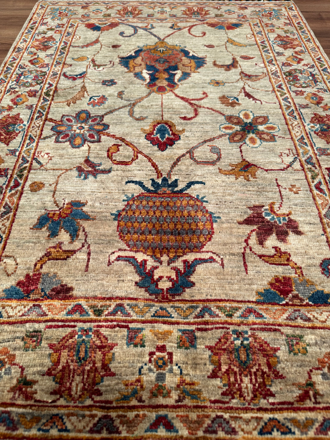 Sultani Çiçekli Orijinal El Dokuması Bej Kök Boya Yün Halı 0.83x119 0.99 Metrekare - 3x4 ft