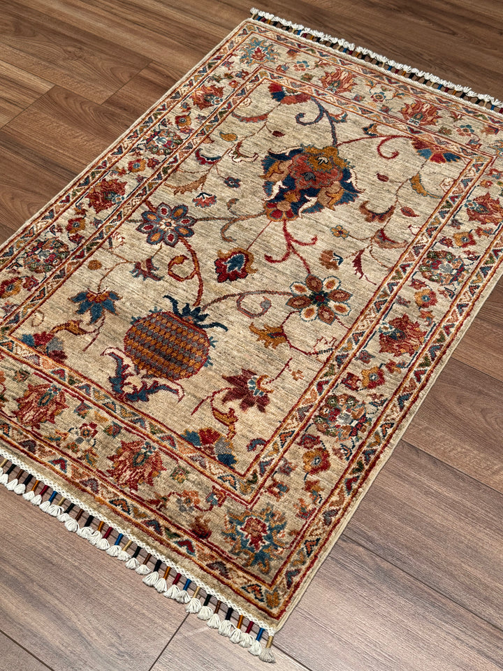 Sultani Çiçekli Orijinal El Dokuması Bej Kök Boya Yün Halı 0.83x119 0.99 Metrekare - 3x4 ft