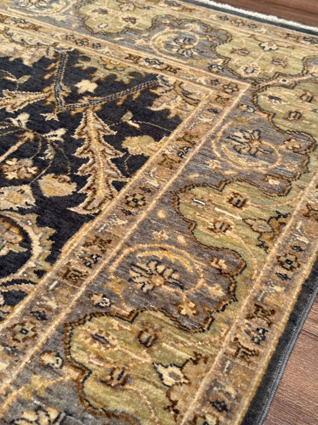 Uşak Orijinal El Dokuması Gri Krem Kök Boya Yün Halı 152x196 2.98 Metrekare - 6x8 ft