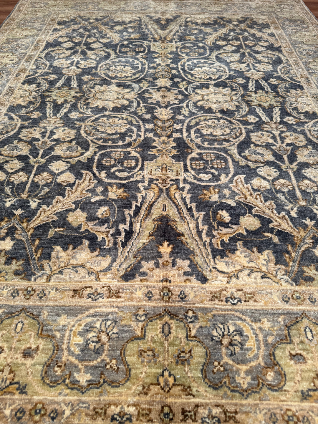 Uşak Orijinal El Dokuması Gri Krem Kök Boya Yün Halı 152x196 2.98 Metrekare - 6x8 ft