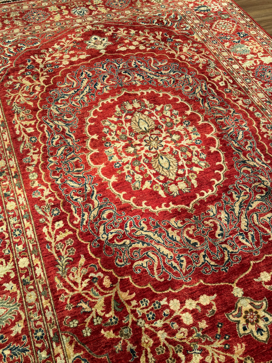 سجادة هيريز الأصلية المصنوعة يدويًا من الصوف الأحمر المصبوغ بصبغة الجذور، 211×290، 6.12 متر مربع - 7×10 قدم