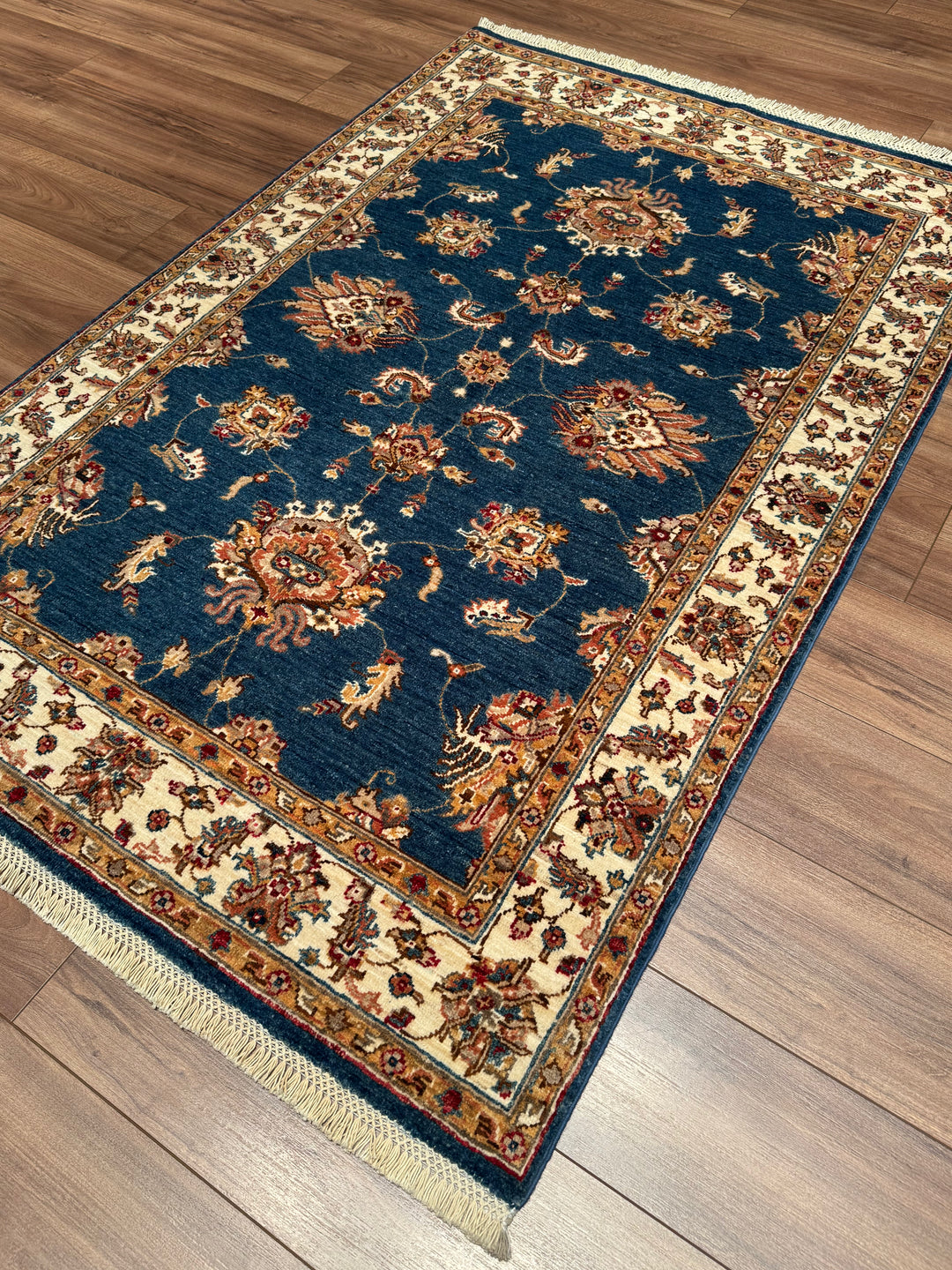 Uşak Orijinal El Dokuması Mavi Krem Kök Boya Yün Halı 122x185 2.26 Metrekare - 4x6 ft