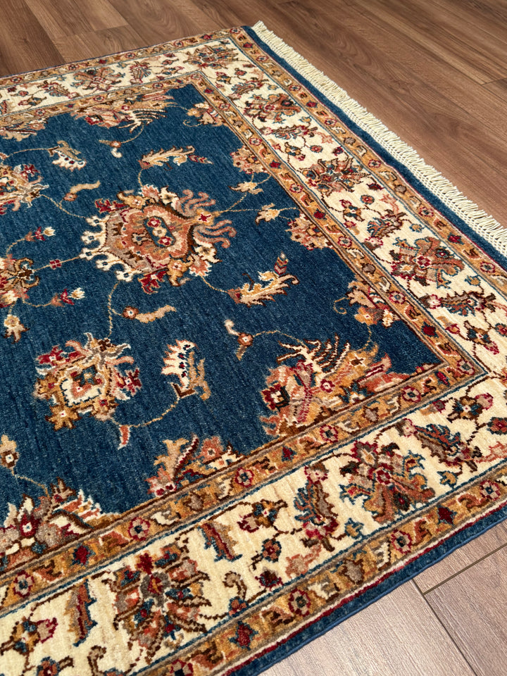 Uşak Orijinal El Dokuması Mavi Krem Kök Boya Yün Halı 122x185 2.26 Metrekare - 4x6 ft