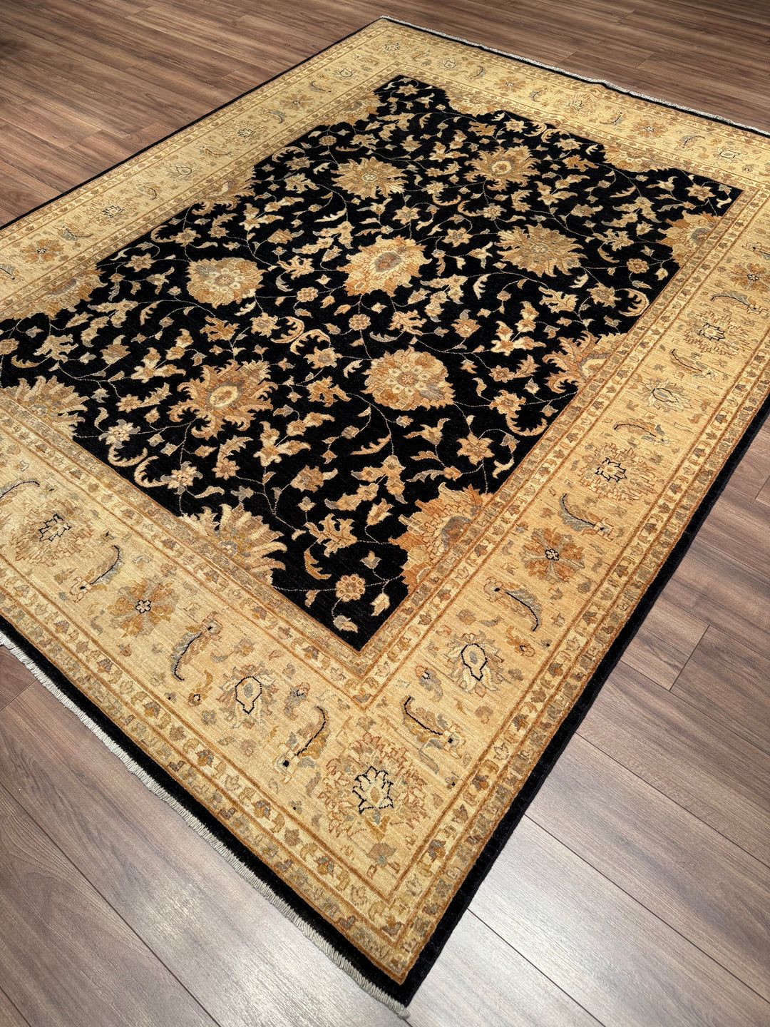 Uşak Orijinal El Dokuması Siyah Krem Kök Boya Yün Halı 242x305 7.38 Metrekare - 8x10 ft