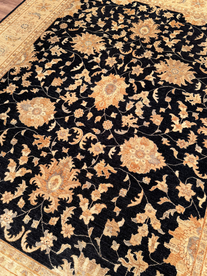 Uşak Orijinal El Dokuması Siyah Krem Kök Boya Yün Halı 242x305 7.38 Metrekare - 8x10 ft