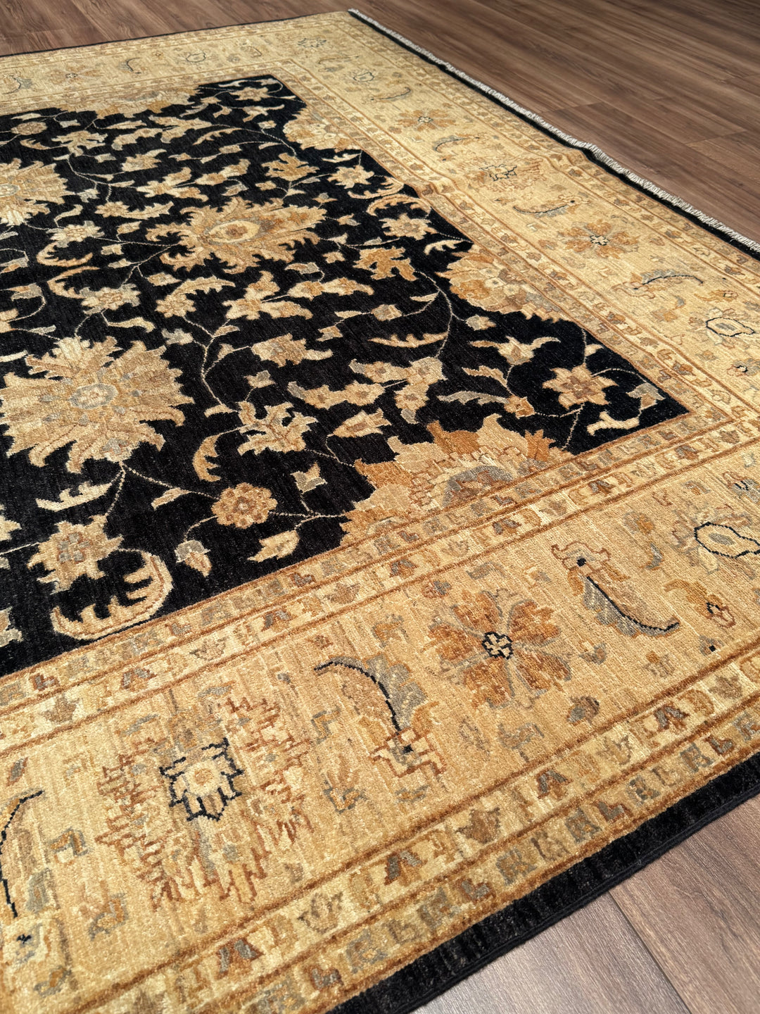 Uşak Orijinal El Dokuması Siyah Krem Kök Boya Yün Halı 242x305 7.38 Metrekare - 8x10 ft