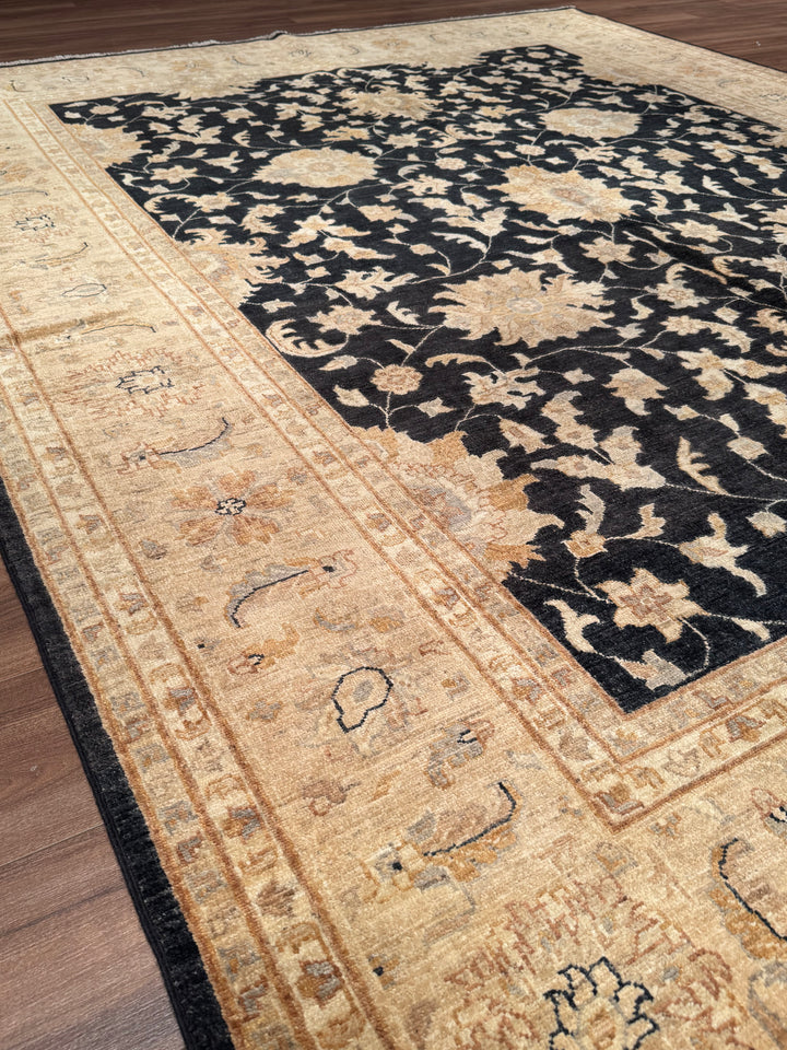 Uşak Orijinal El Dokuması Siyah Krem Kök Boya Yün Halı 242x305 7.38 Metrekare - 8x10 ft